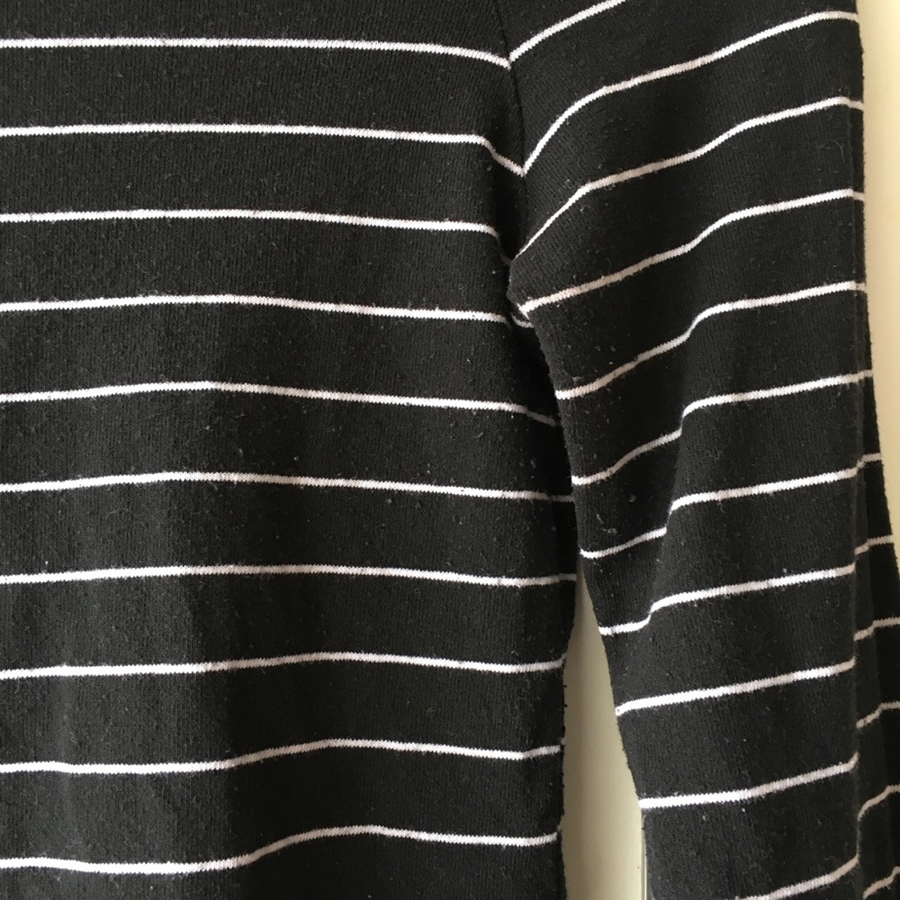 ✨BRANDY MELVILLE STRIPED OFF THE SHOULDER TOP✨ - Picture 3 of 4